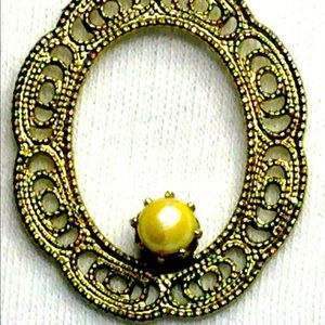 VINTAGE 12kt Gold Filled 1 1/8" Oval Pearl Pendant with 17" Chain